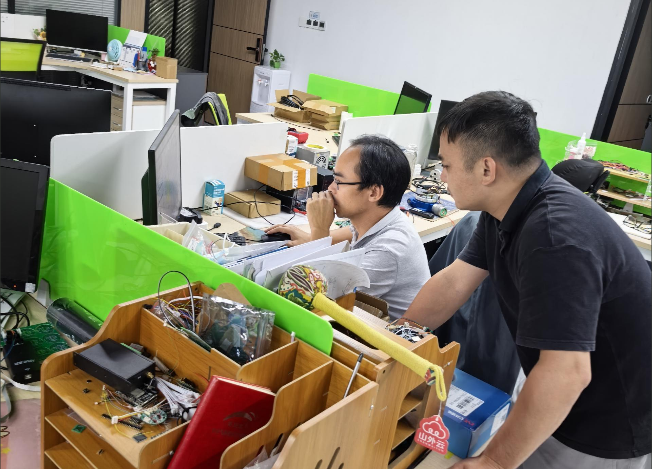 臺(tái)風(fēng)賽跑！安帕爾團(tuán)隊(duì)搶時(shí)送檢產(chǎn)品彰顯擔(dān)當(dāng)